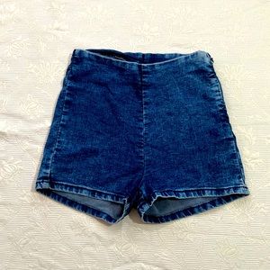 High-Waisted Shorts ♻️